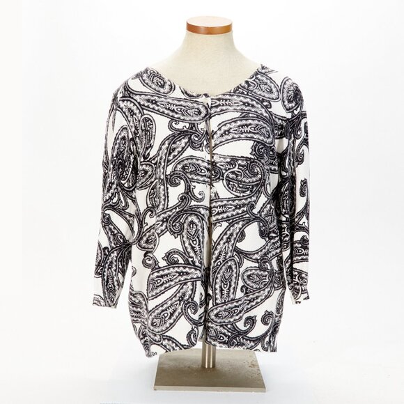 Black & White Beautiful Paisley Cardigan - Picture 2 of 4